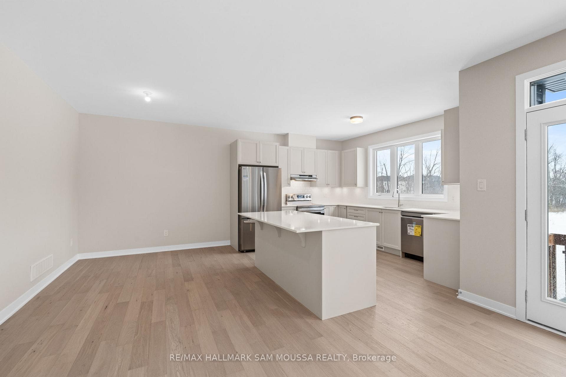 410 Euphoria Crescent photo 12