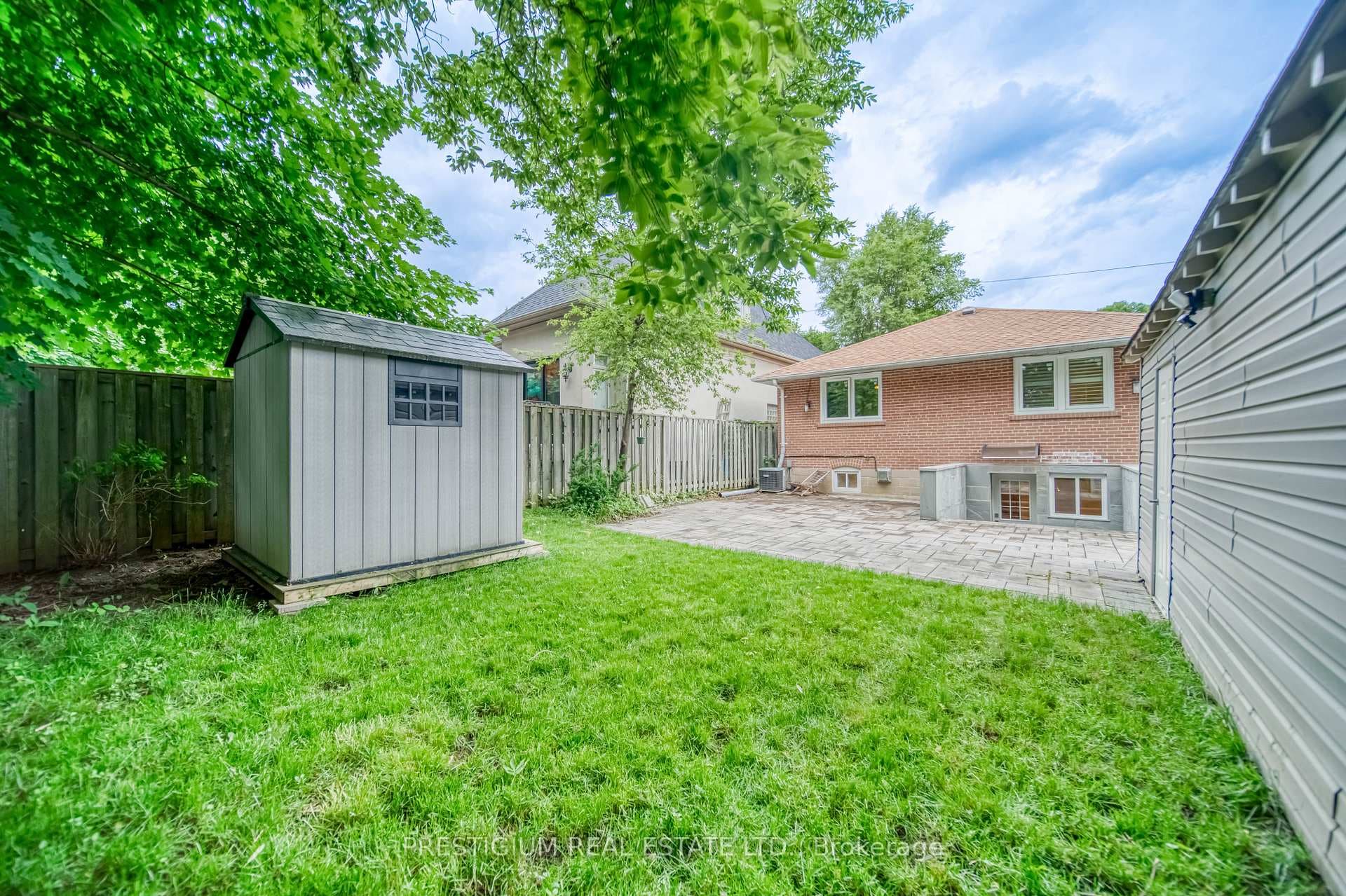 12 Collinson Boulevard photo 35