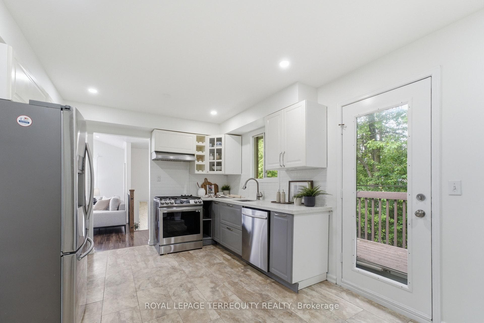 48 Borland Court photo 14