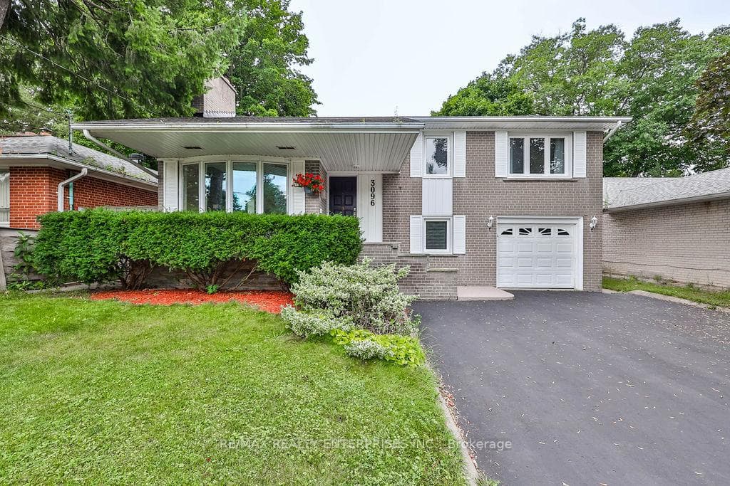 Detached Sidesplit W/ Private Driveway & Garage