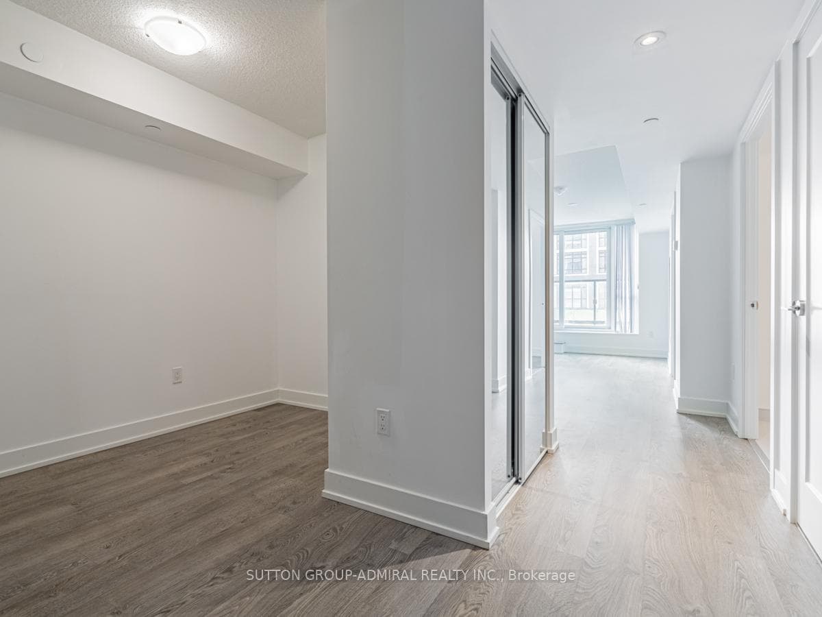 7 Mabelle Avenue Unit 301 photo 5