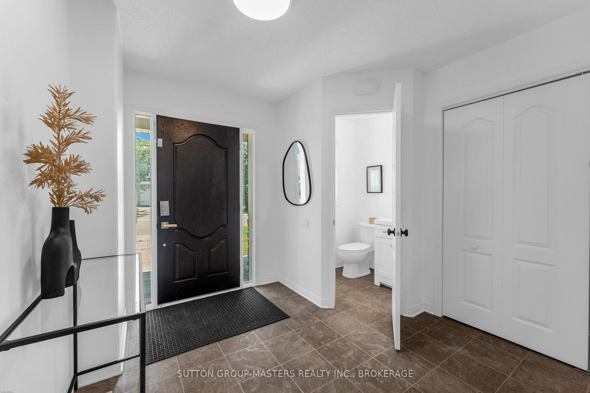 1521 Crimson Crescent photo 3