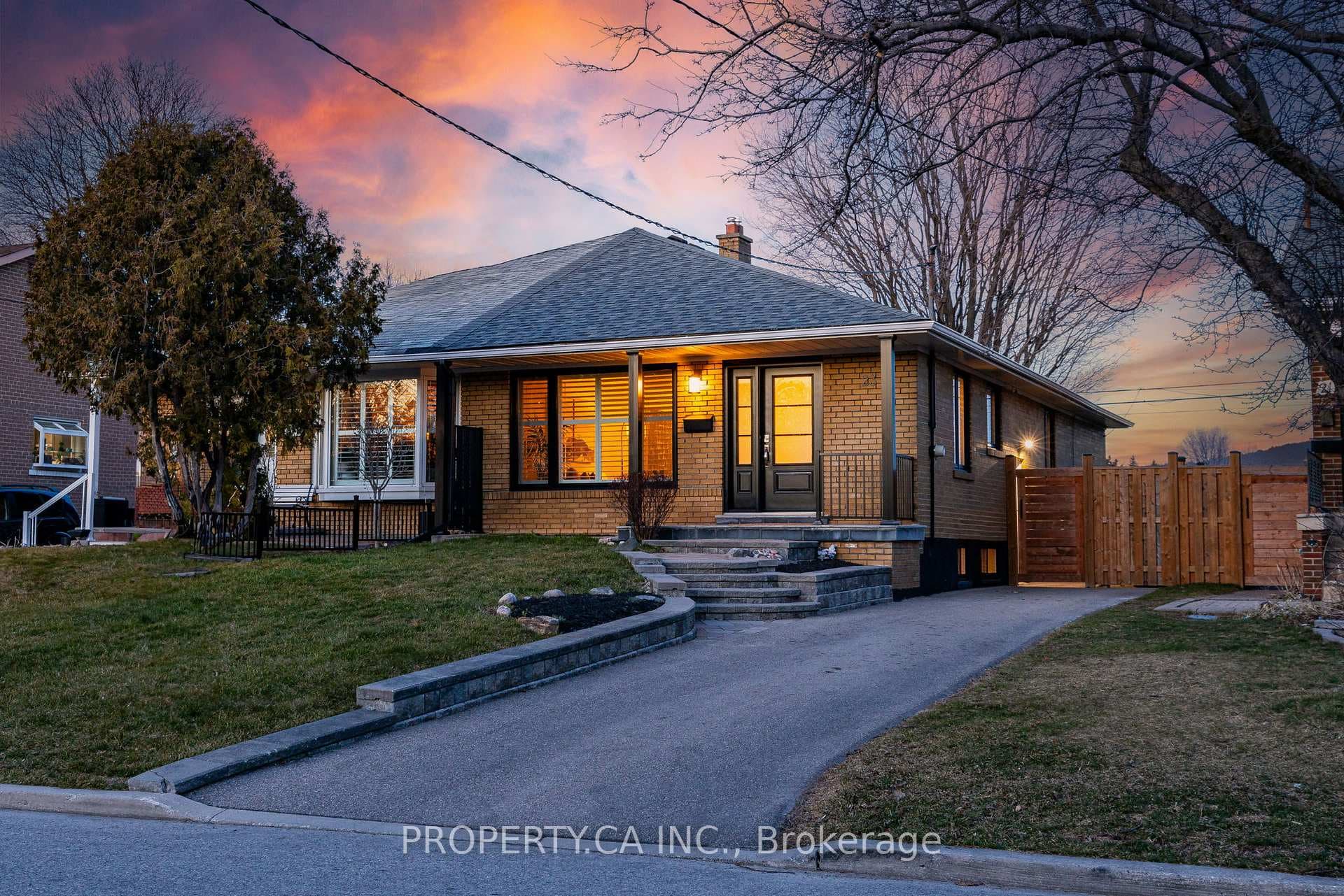 23 Niantic Crescent photo 1