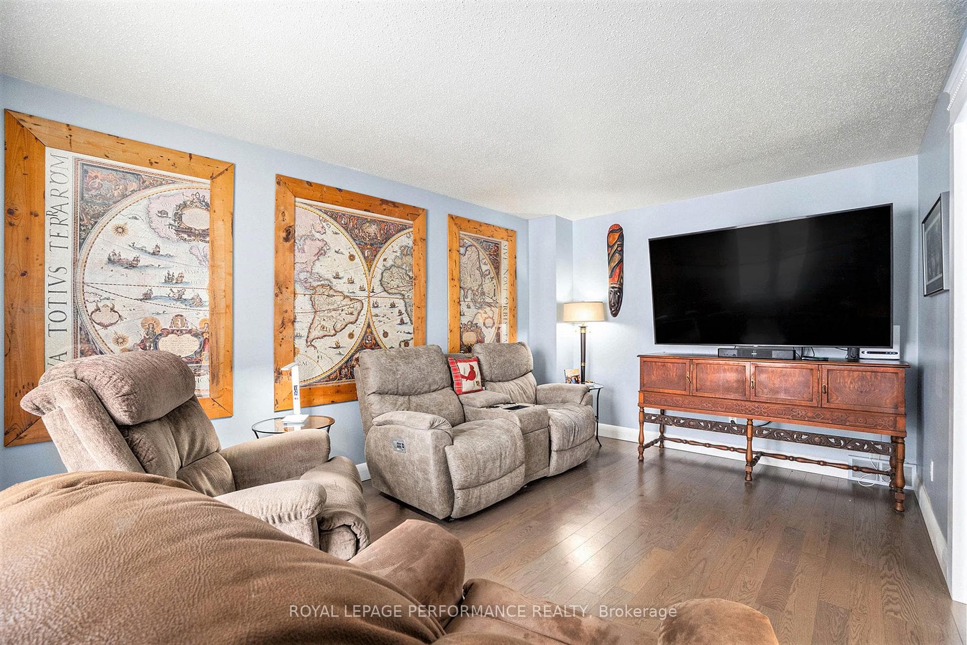 1070 St Germain Crescent photo 5
