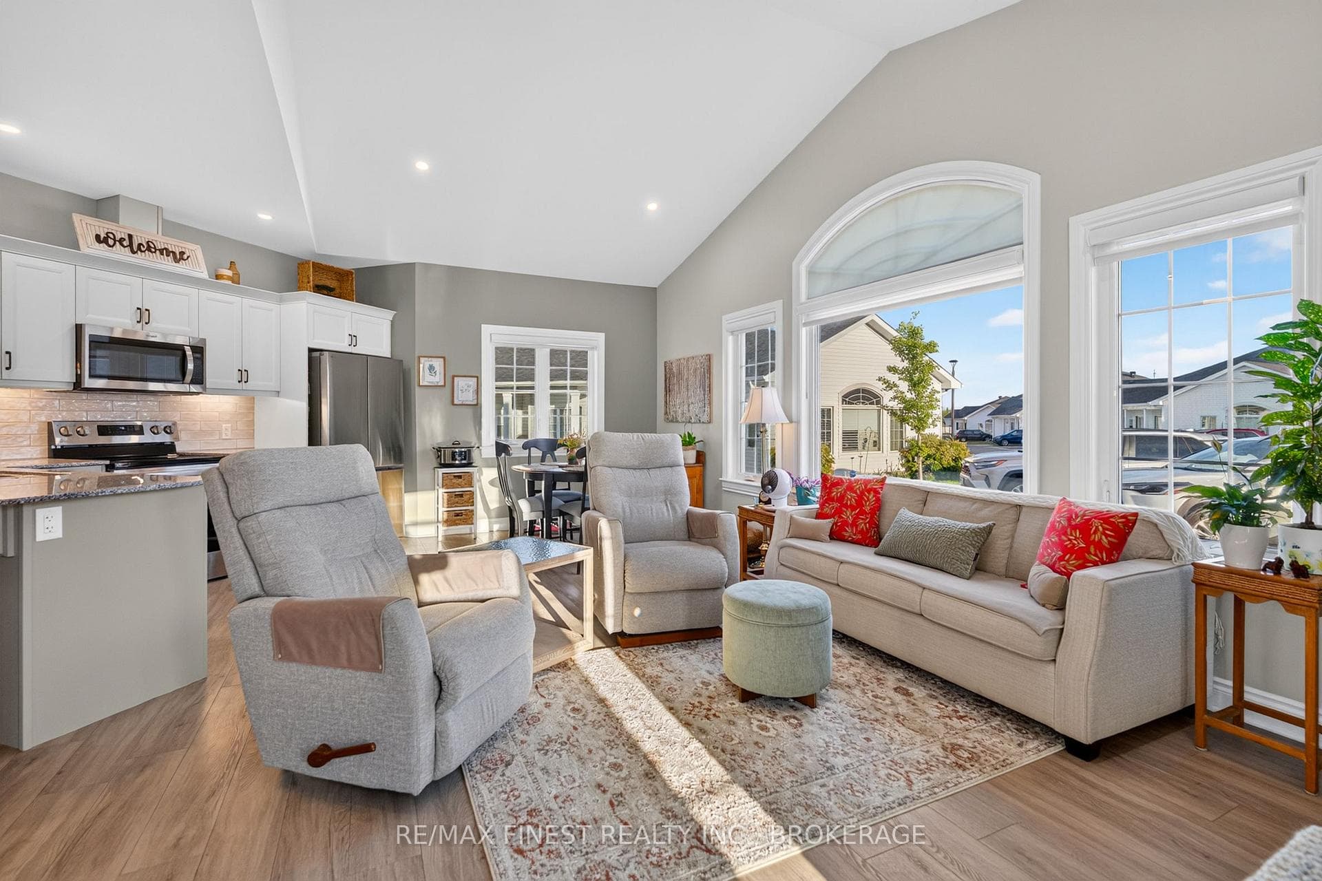 52 Lowry Place photo 3
