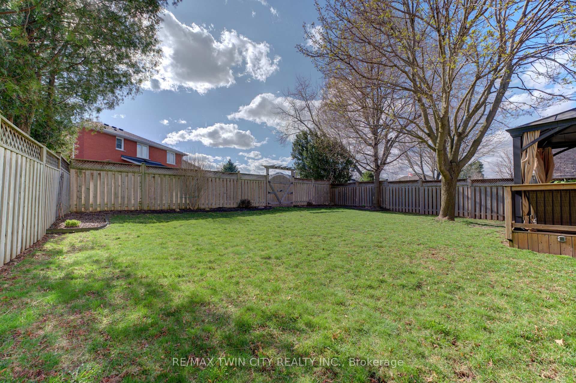 53 Lynden Hill Crescent photo 29