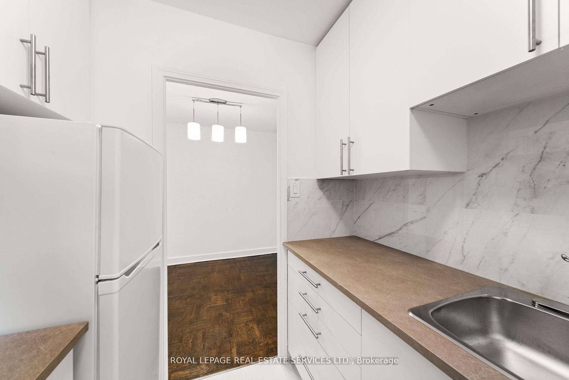 308 The Kingsway N/A Unit 110 photo 15