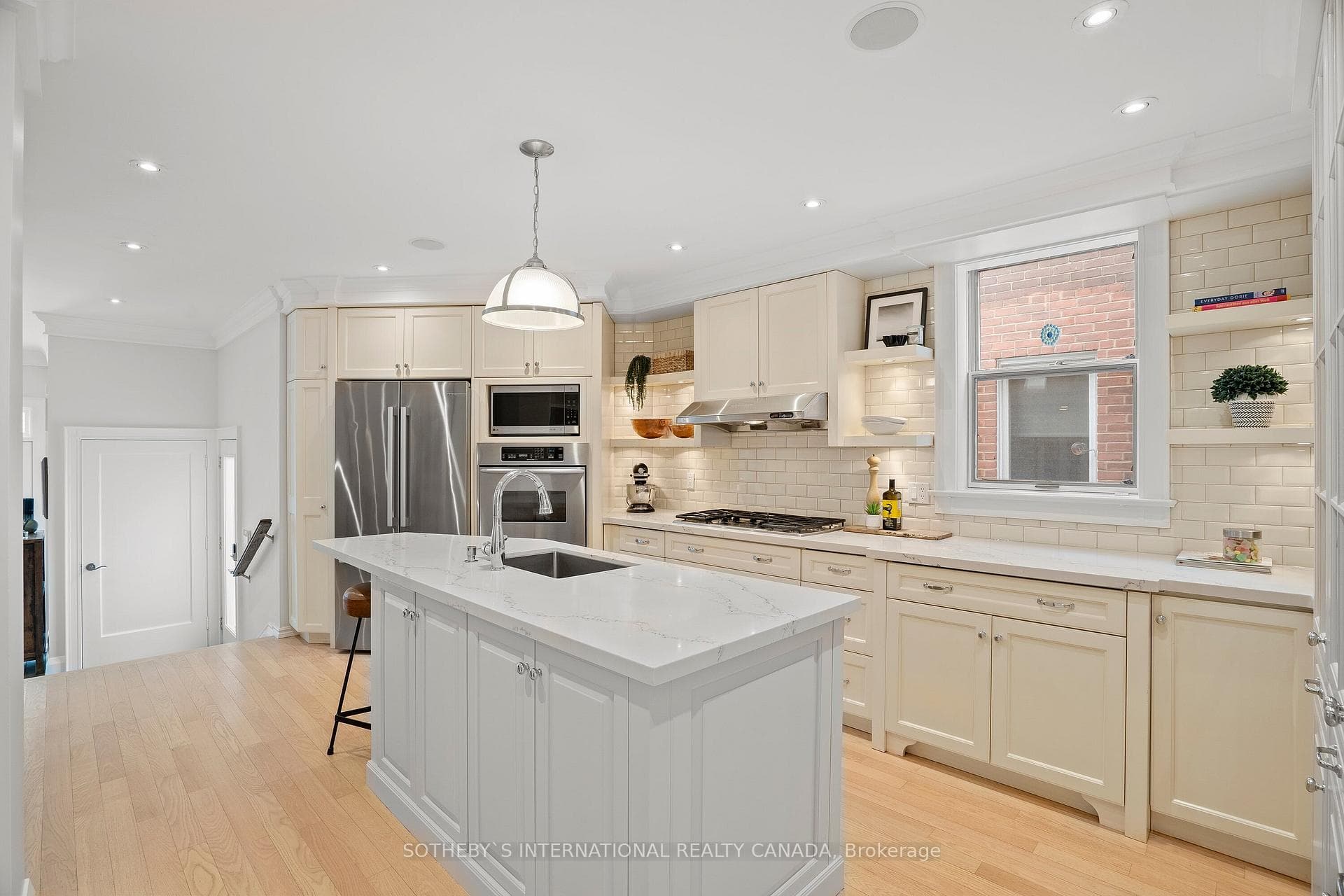 12 Harper Avenue photo 16