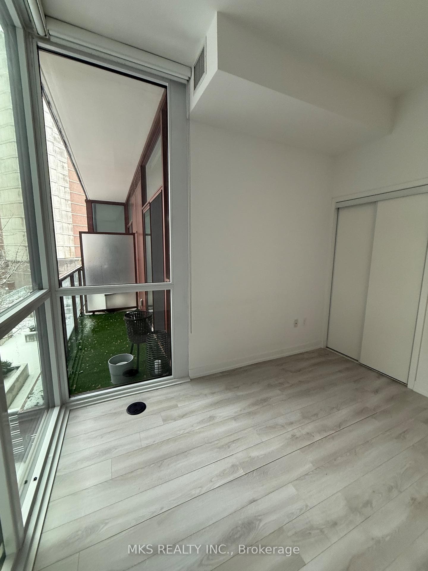 33 Helendale Avenue Unit 411 photo 15