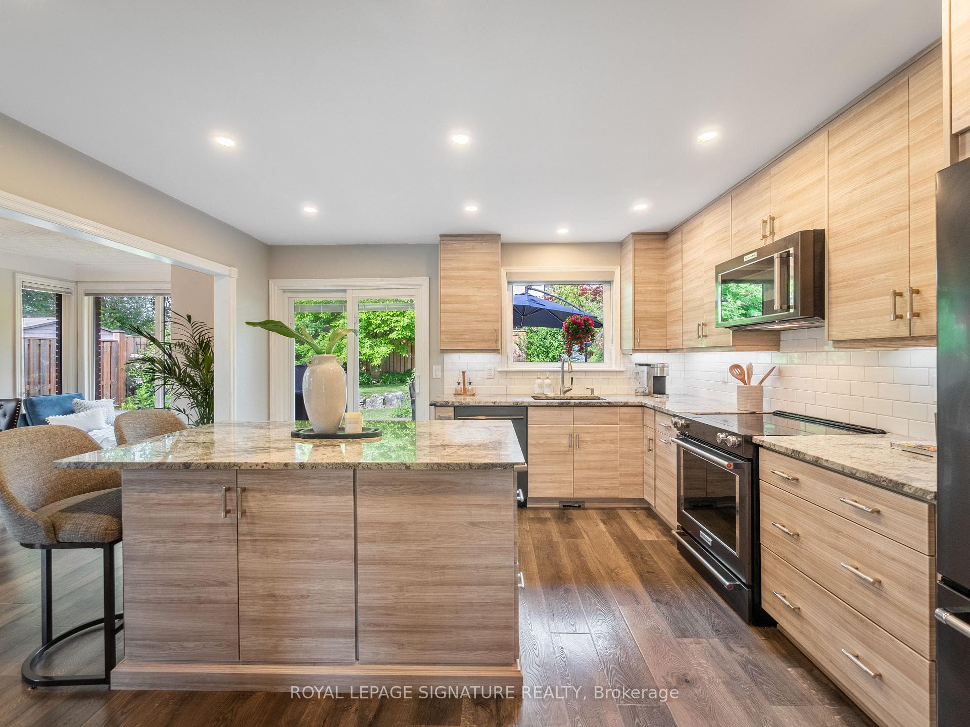 245 Appleby Road photo 5