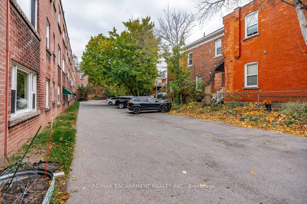 137 Emerald Street Unit 3 photo 27