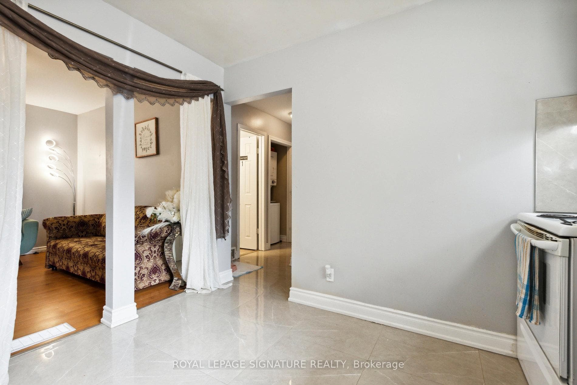 225B Cedarbrae Avenue photo 11