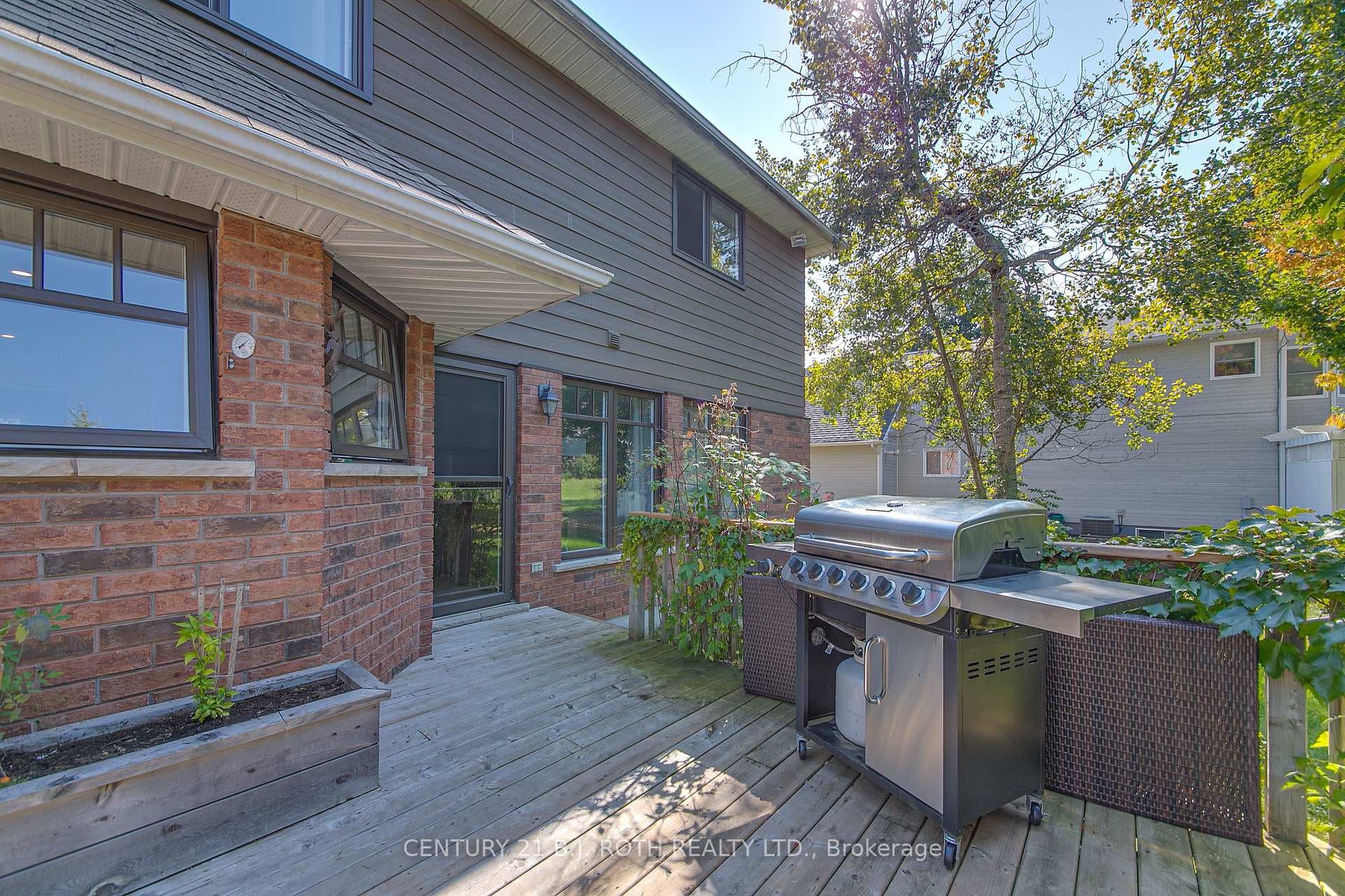 3684 Kimberley Street photo 9