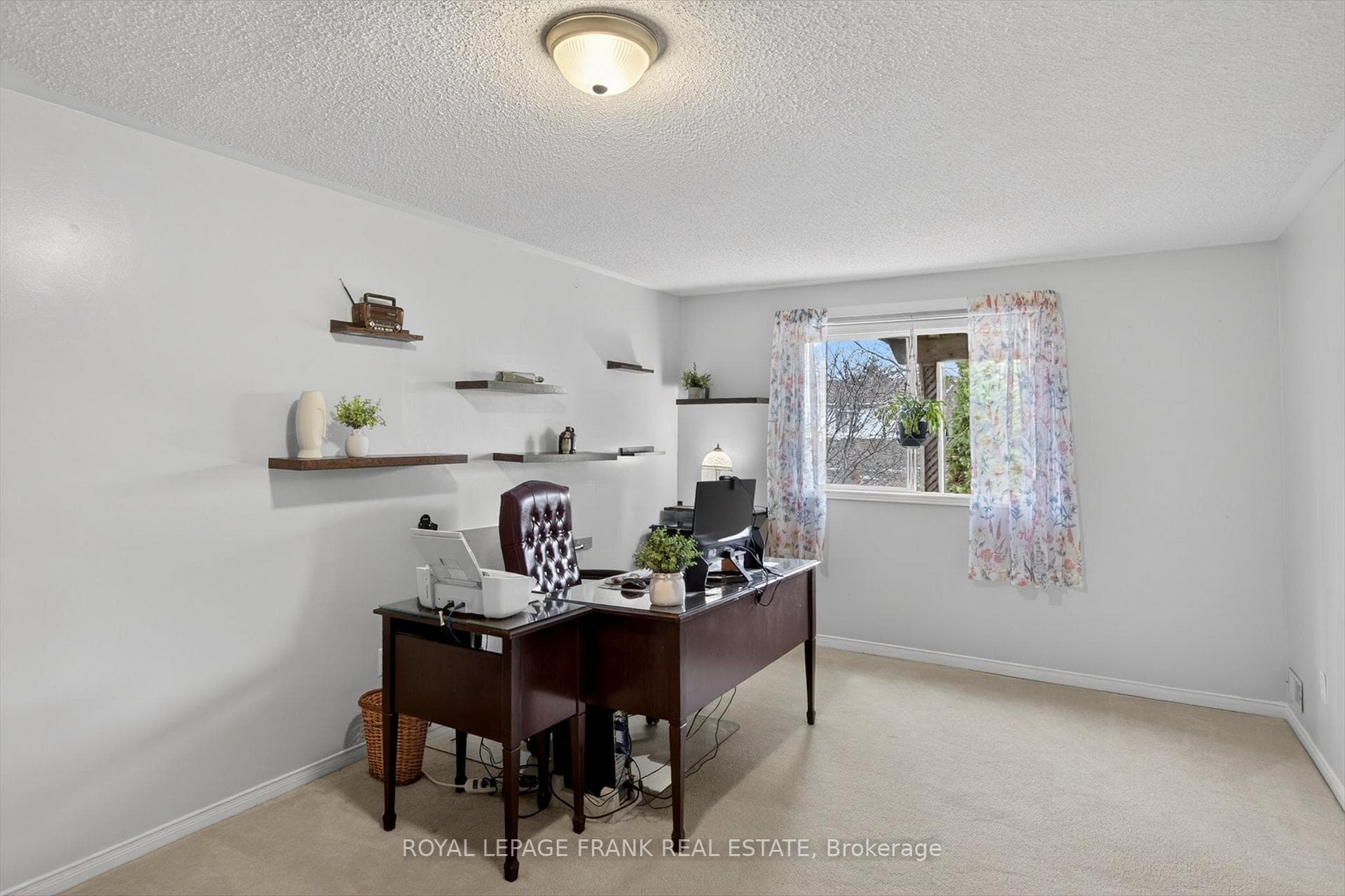 1345 Eagle Crescent photo 27