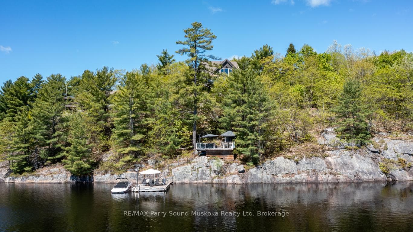 180 ft Whitestone Lake Gem!