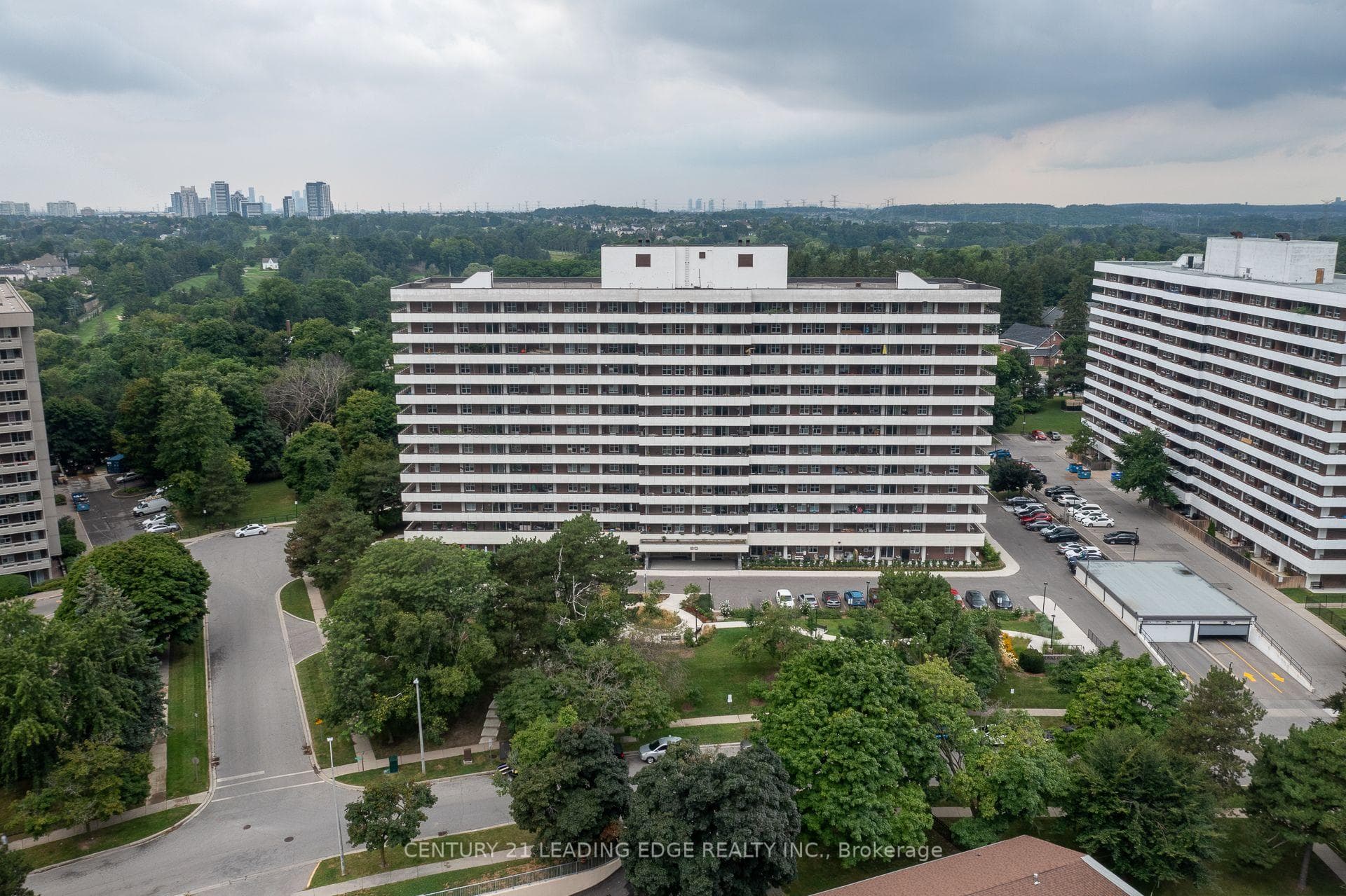 80 Inverlochy Boulevard Unit 904 photo 1