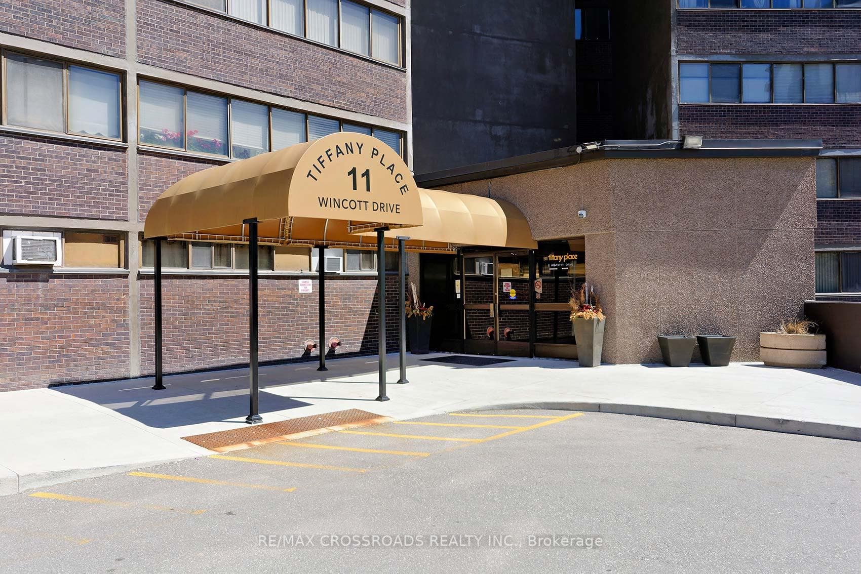 11 Wincott Drive Unit 1805 photo 4