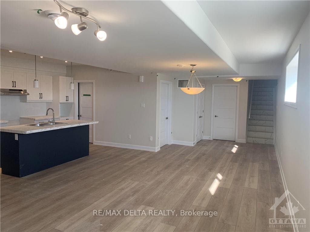 930 CHABLIS Crescent Unit A photo 19