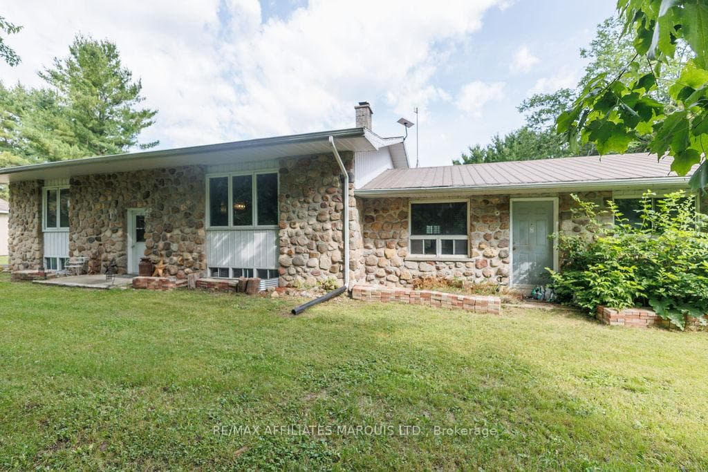 21111 Concession 8 Road photo 2