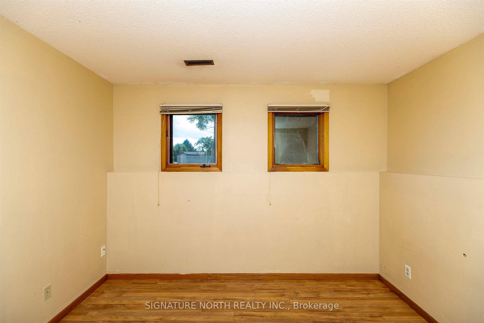 767 James Street photo 23