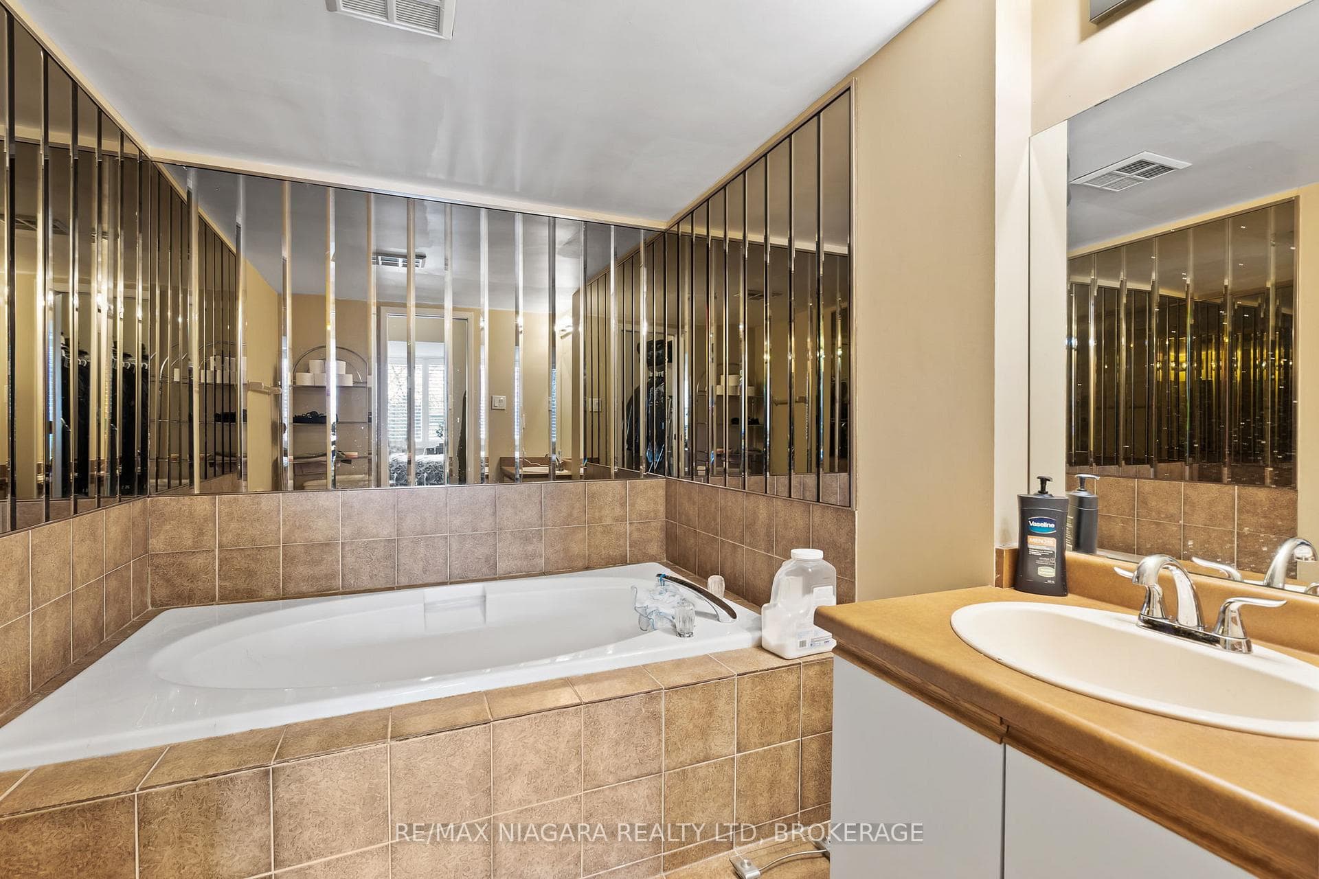 7 Gale Crescent Unit B5 photo 14