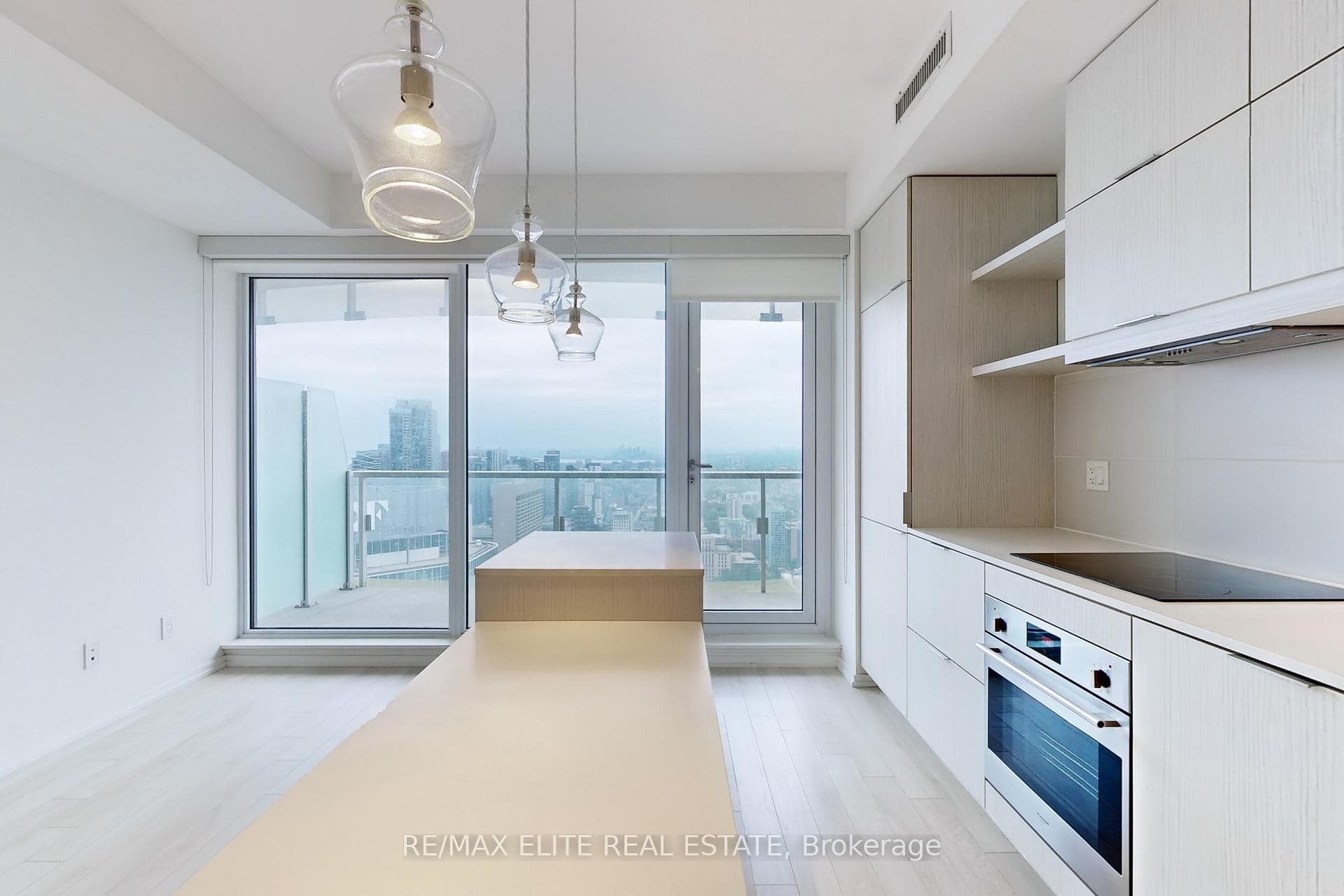 197 Yonge Street Unit 4910 photo 10