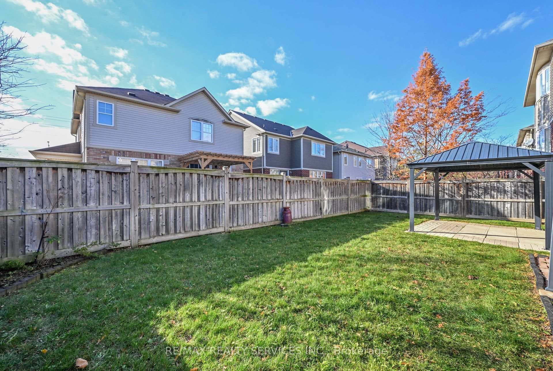 876 Challinor Terrace photo 33