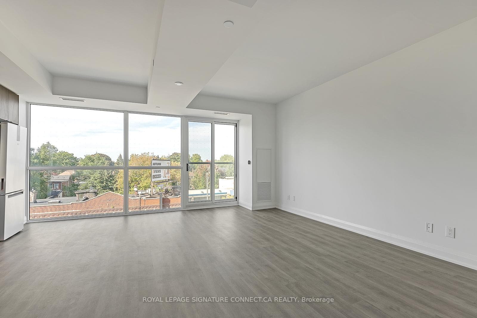 2369 Danforth Avenue Unit 403 photo 10