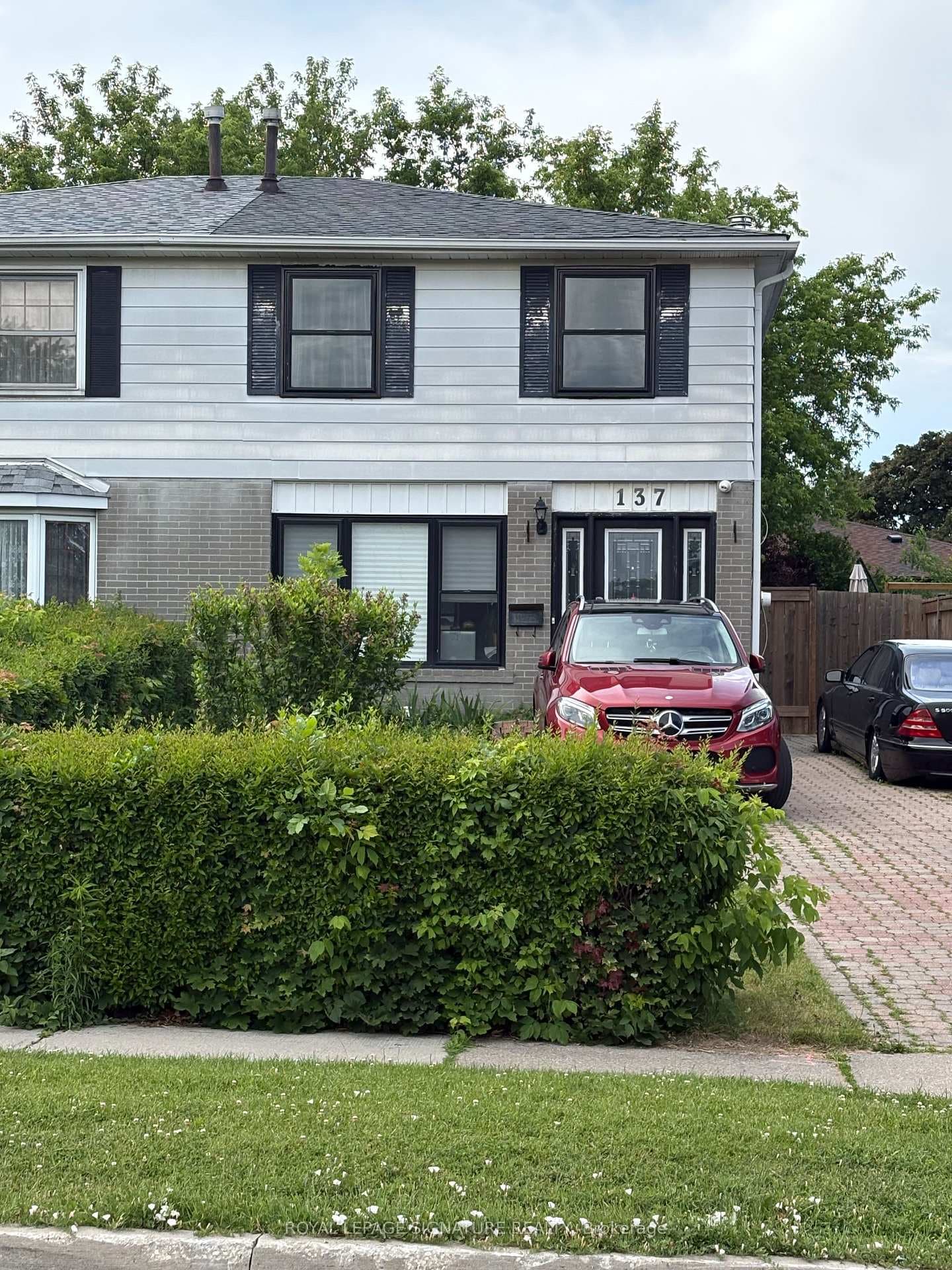 137 Madoc Drive photo 2