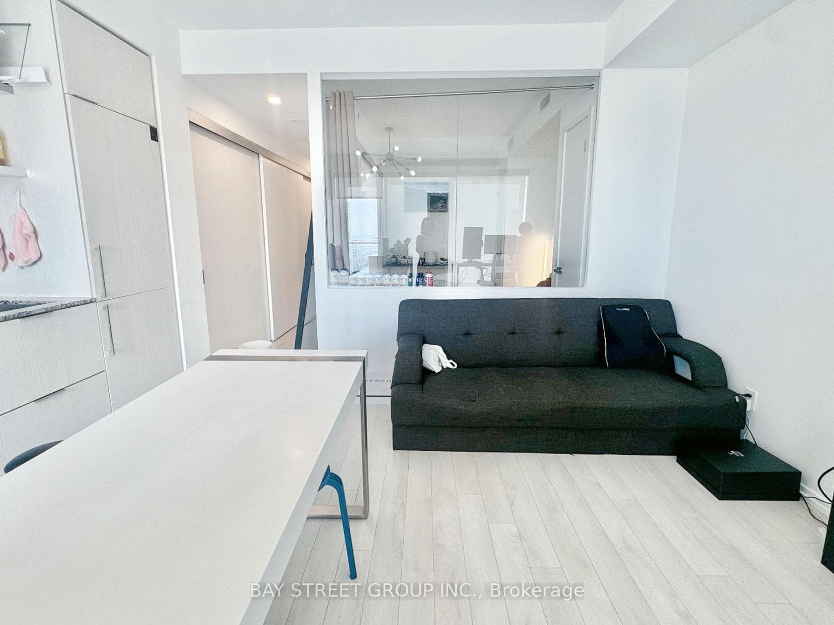 197 Yonge Street Unit 4003 photo 8