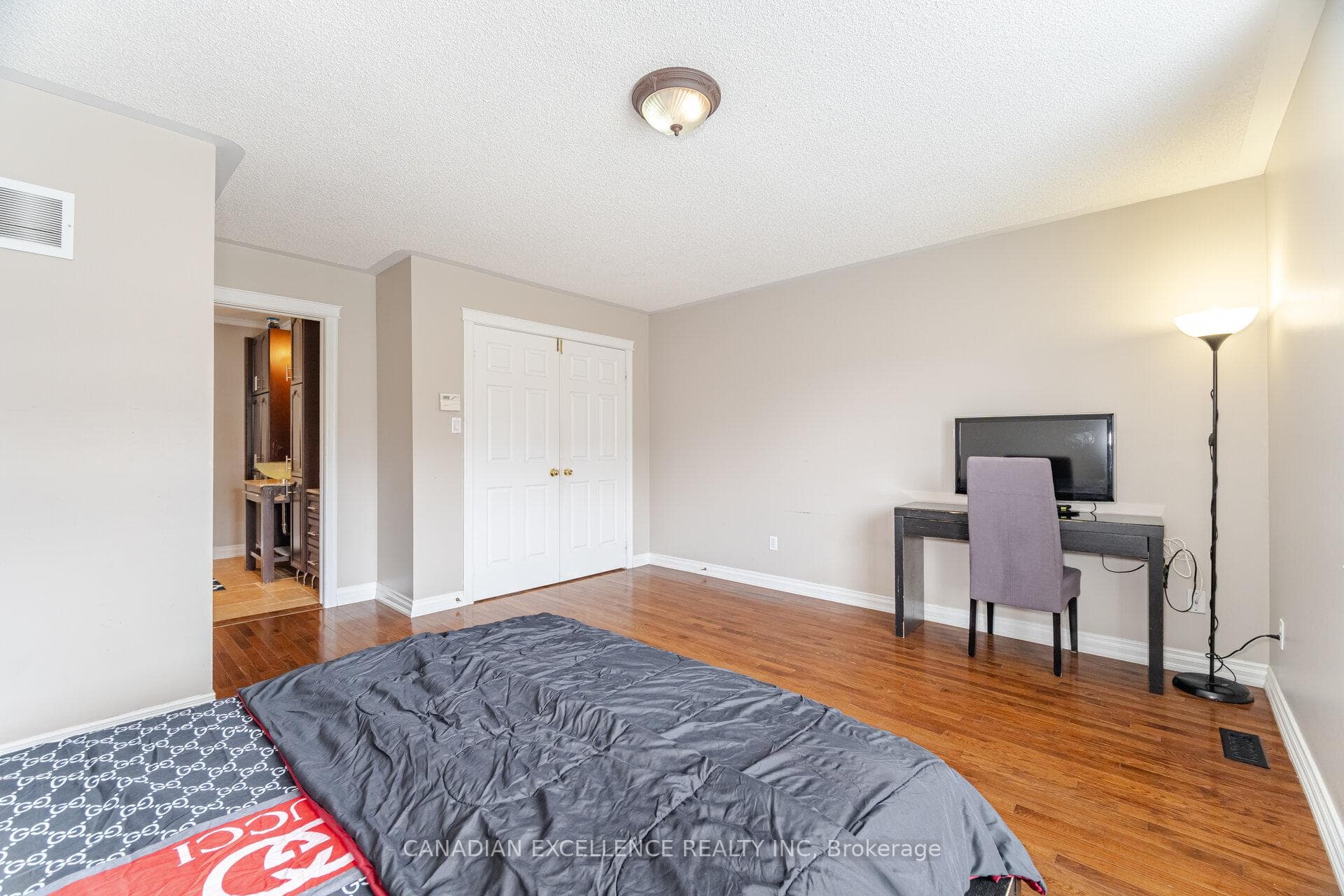 5564 Bridgeport Gate photo 26