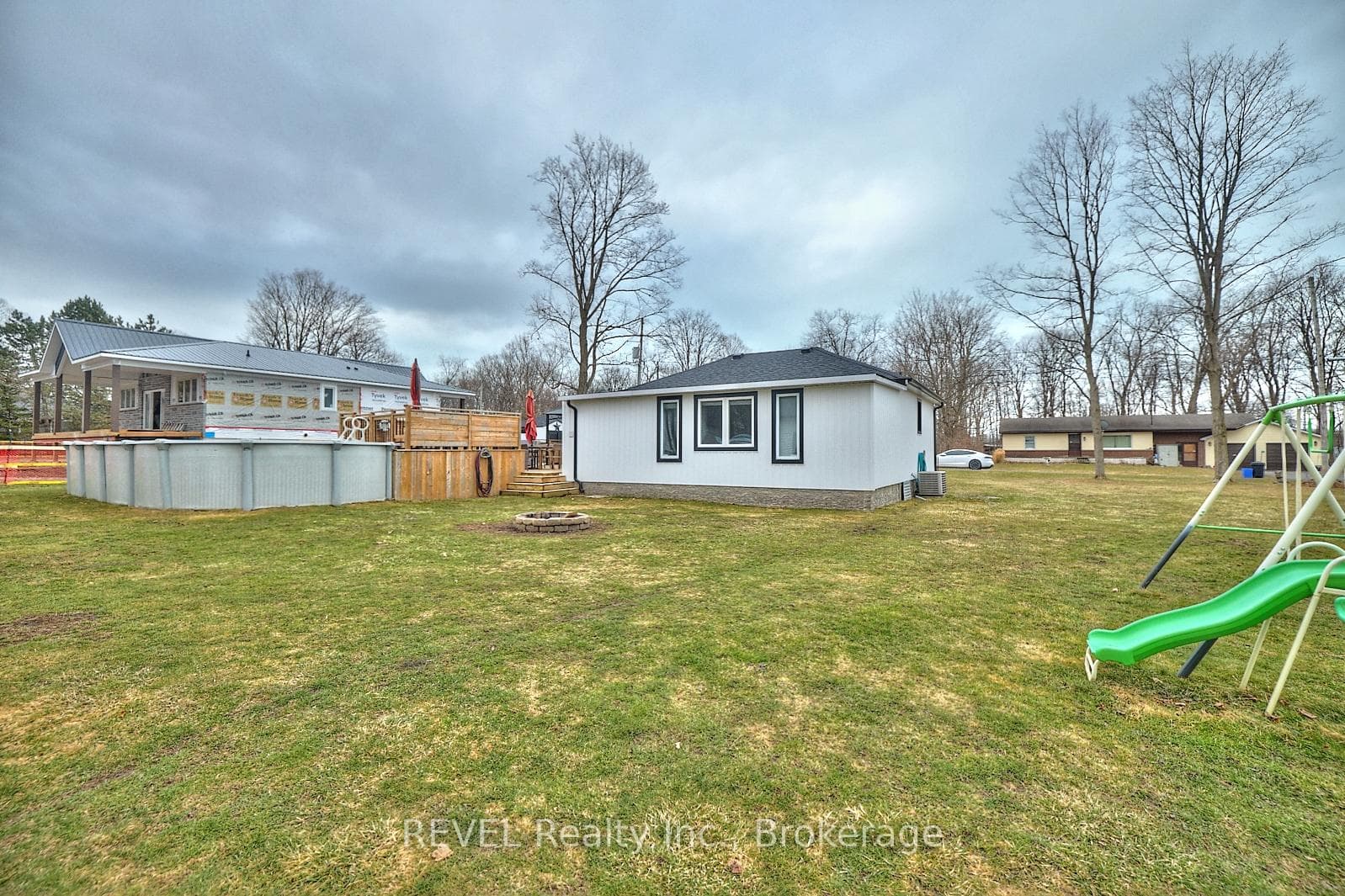 4875 Mapleview Crescent photo 48