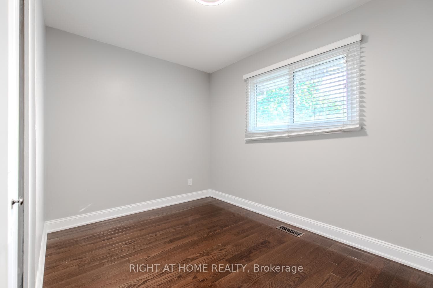 12 Murellen Crescent photo 20