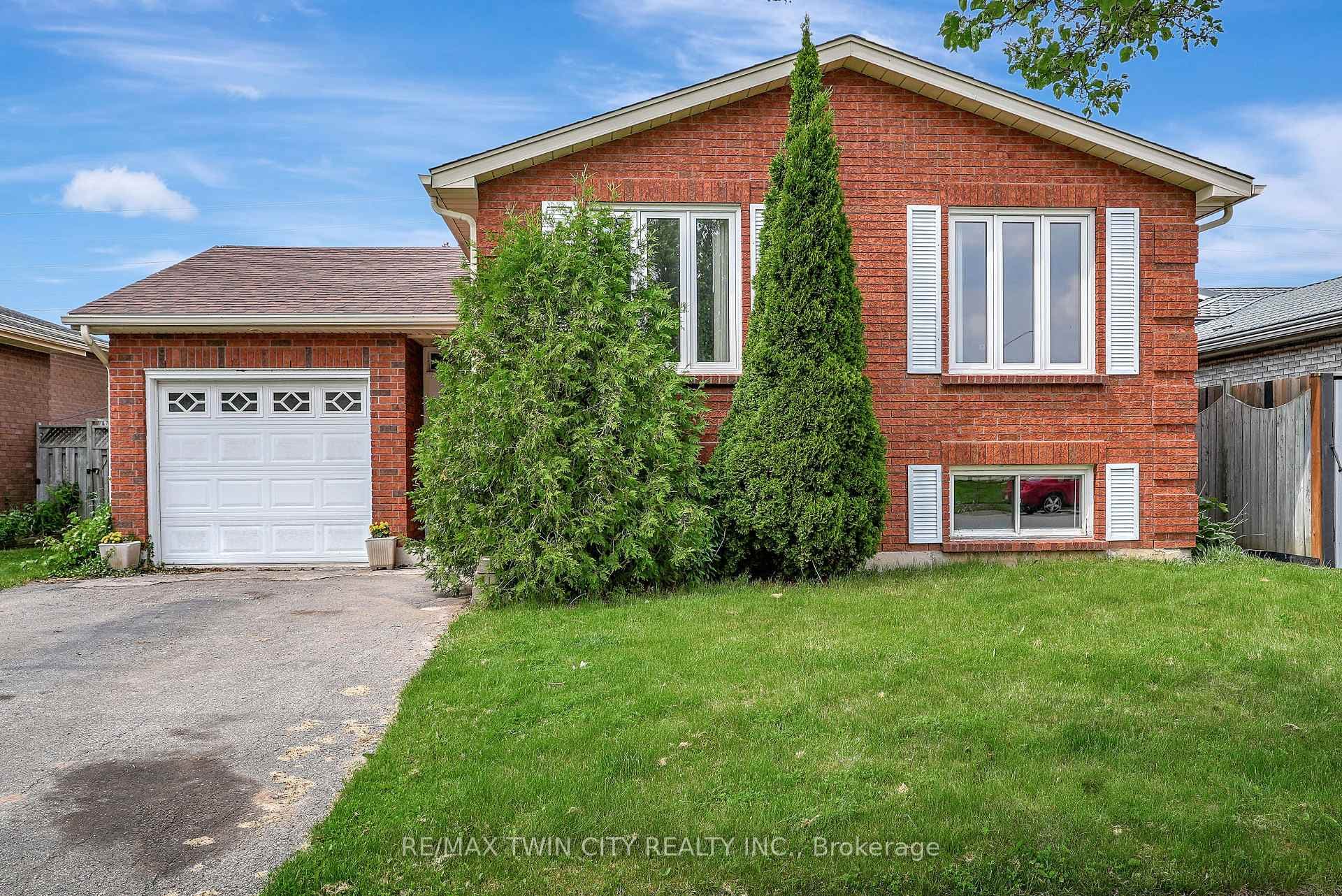 93 Childerhose Crescent photo 1