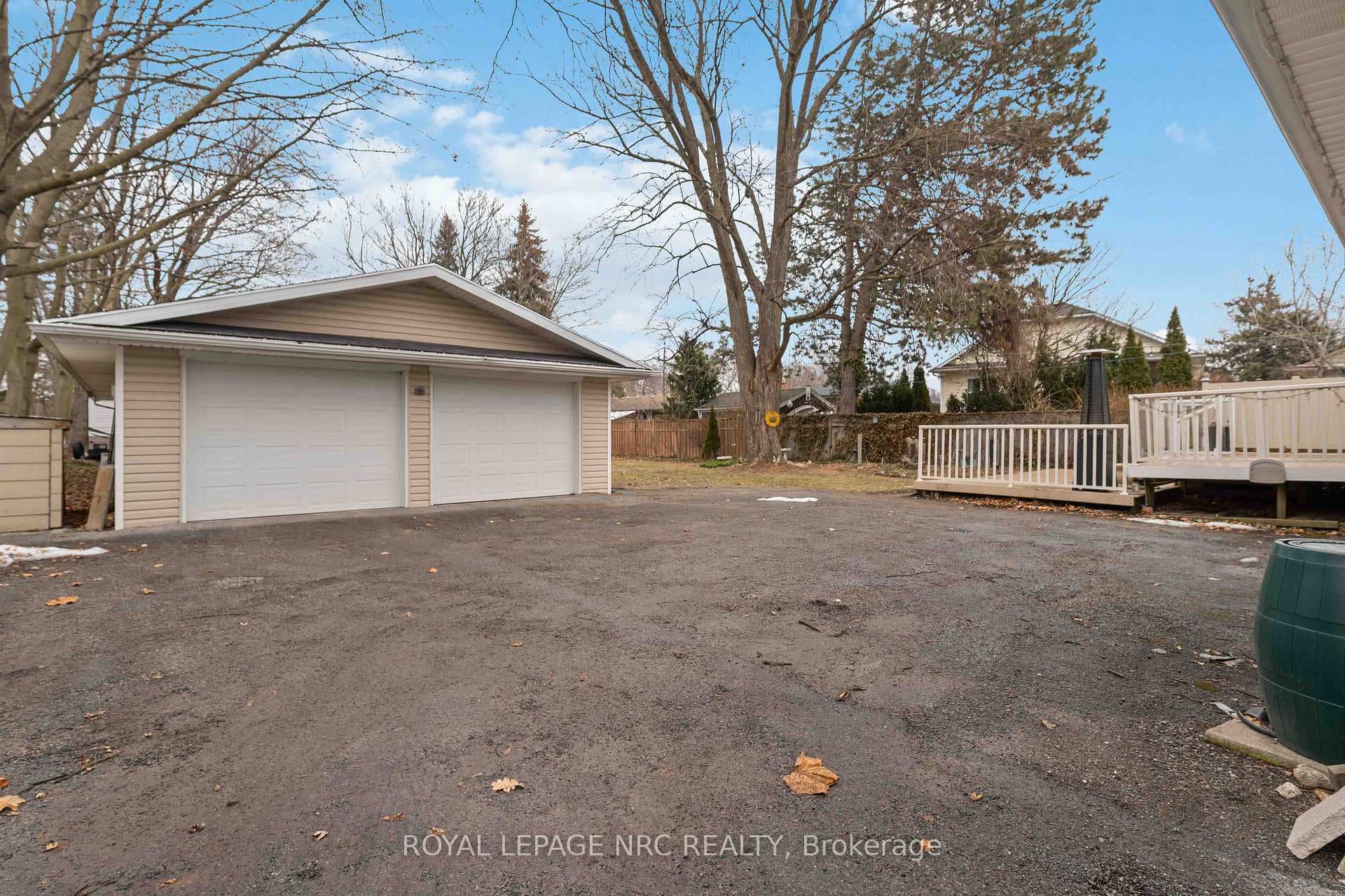 133 Lakeshore Road photo 32