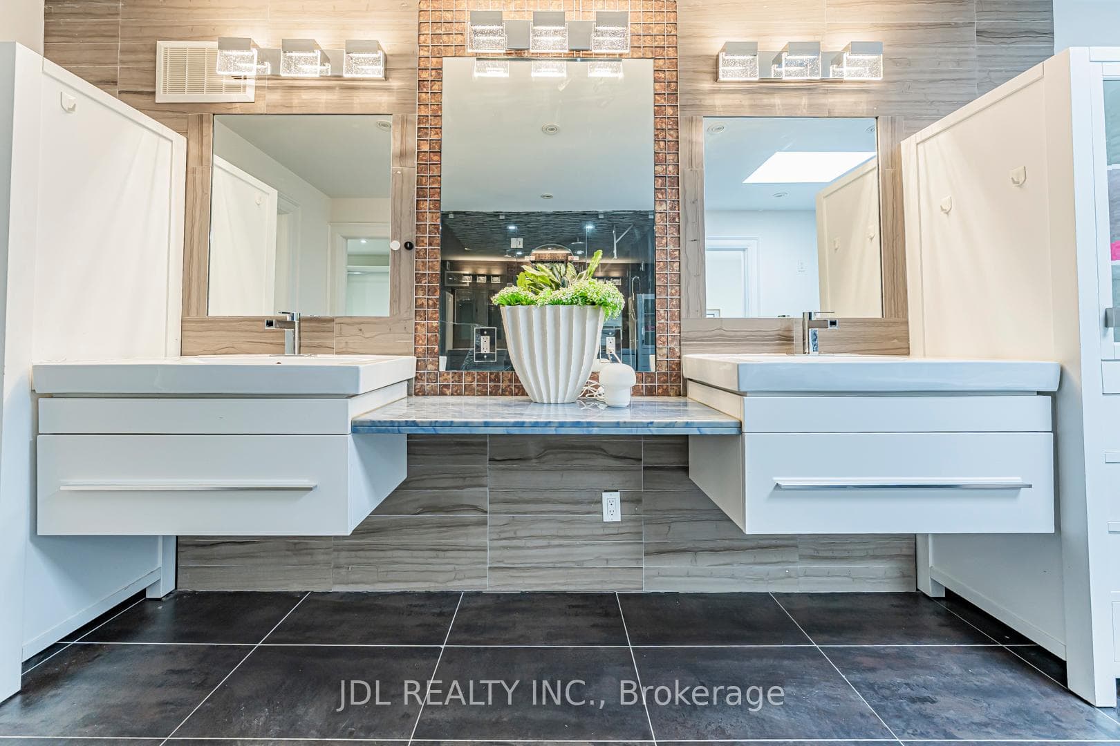 2431 Jarvis Street photo 29