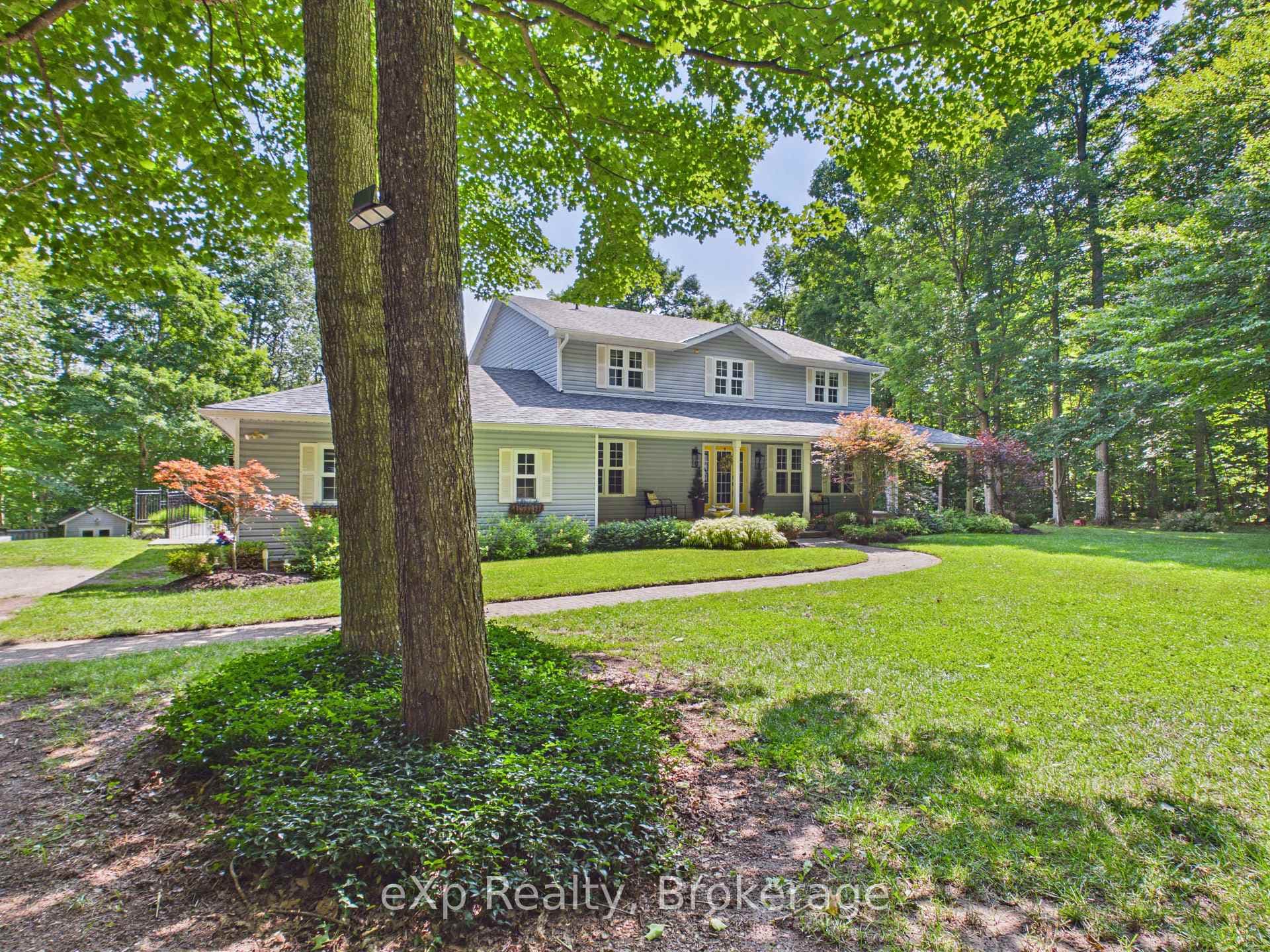 20 Highland Crescent photo 3
