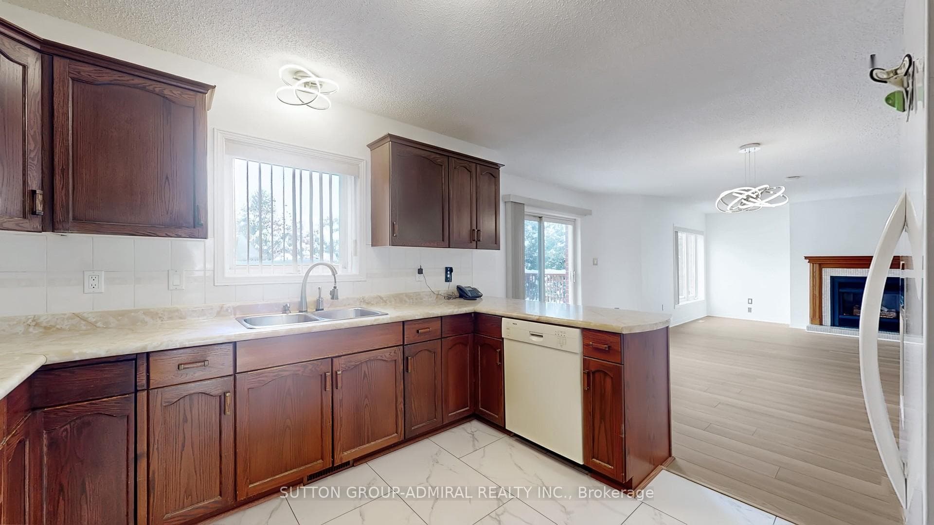90 Clark Avenue photo 32