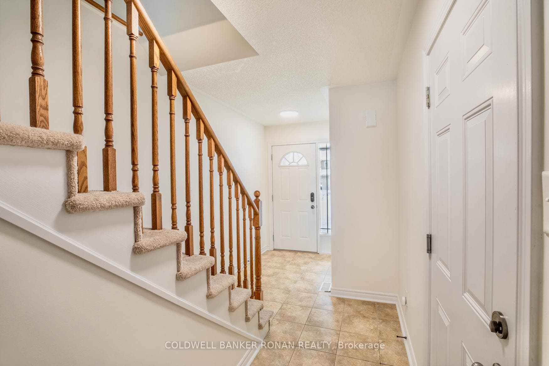 115 Banting Crescent photo 6