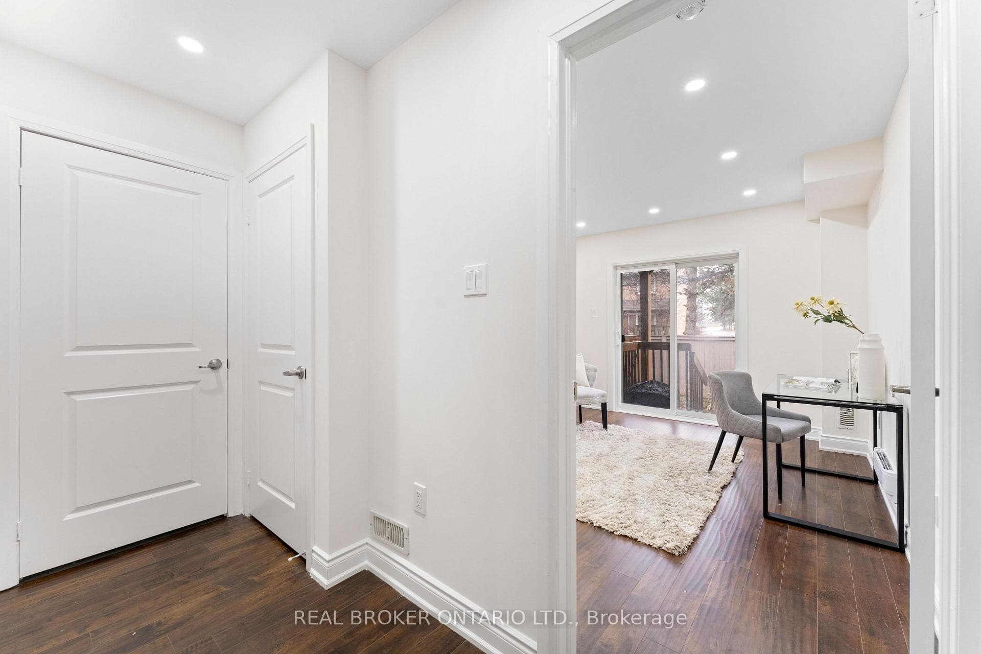 206 London Lane photo 33