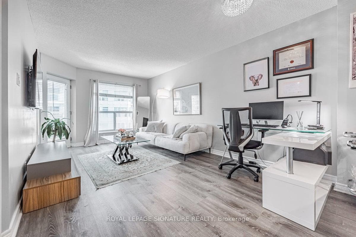 600 Queens Quay Unit 325 photo 10