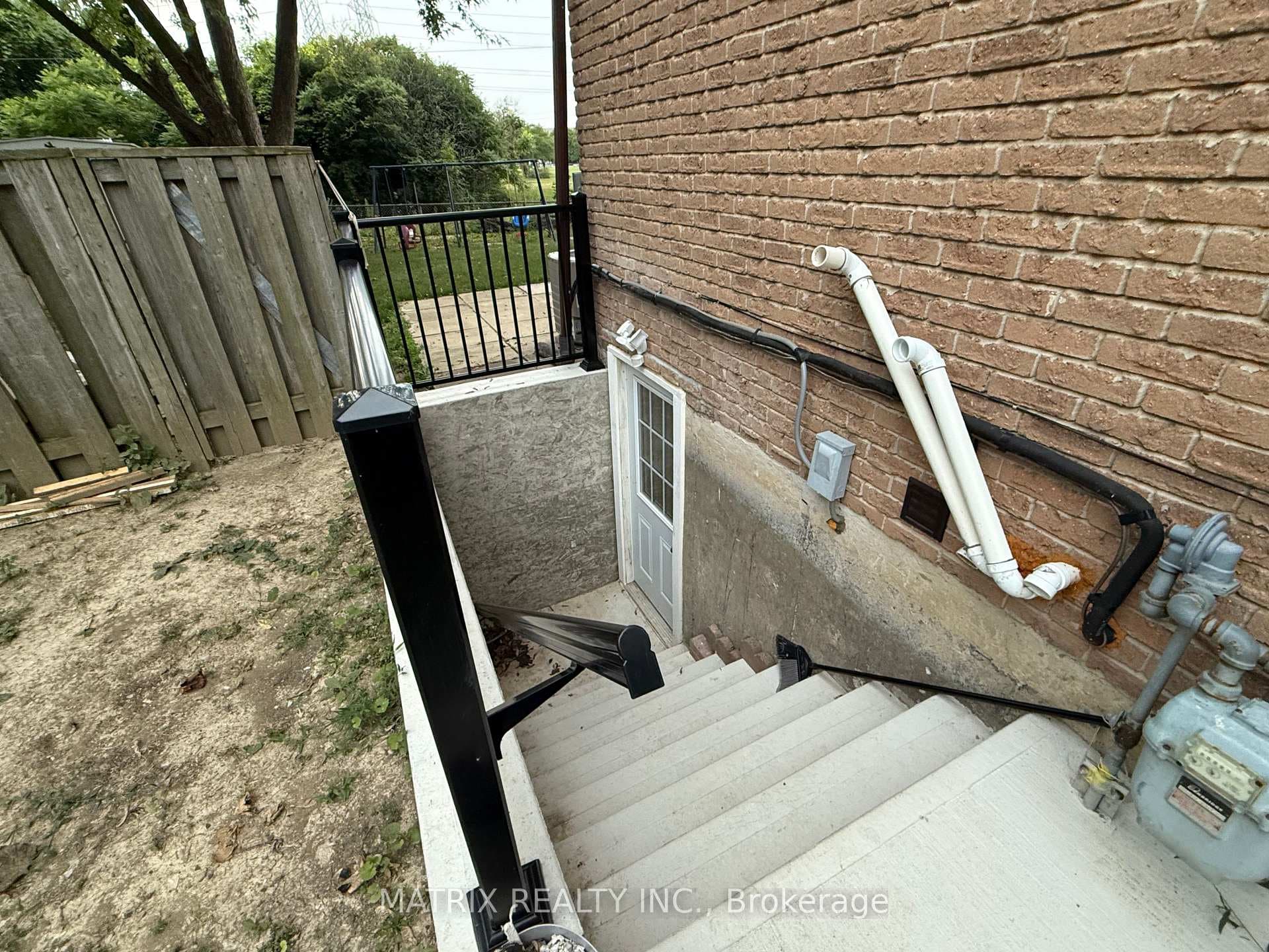 1595 Geta Circle photo 3