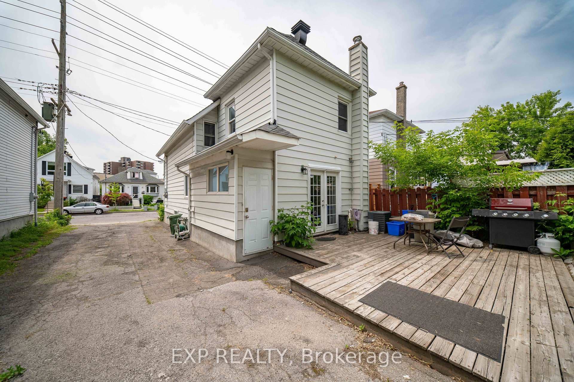 323 Montfort Street photo 24