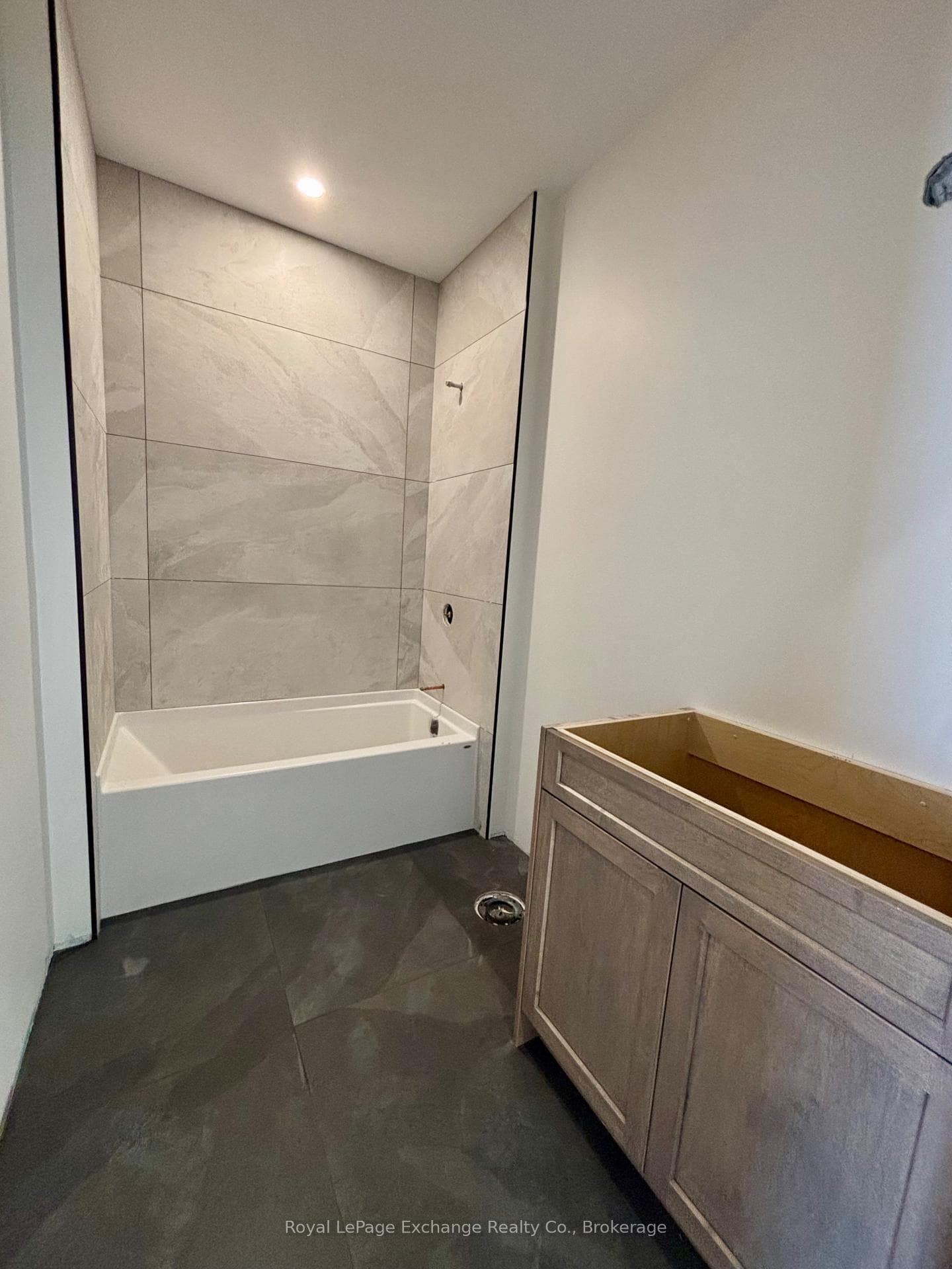 161 HURON Road photo 6