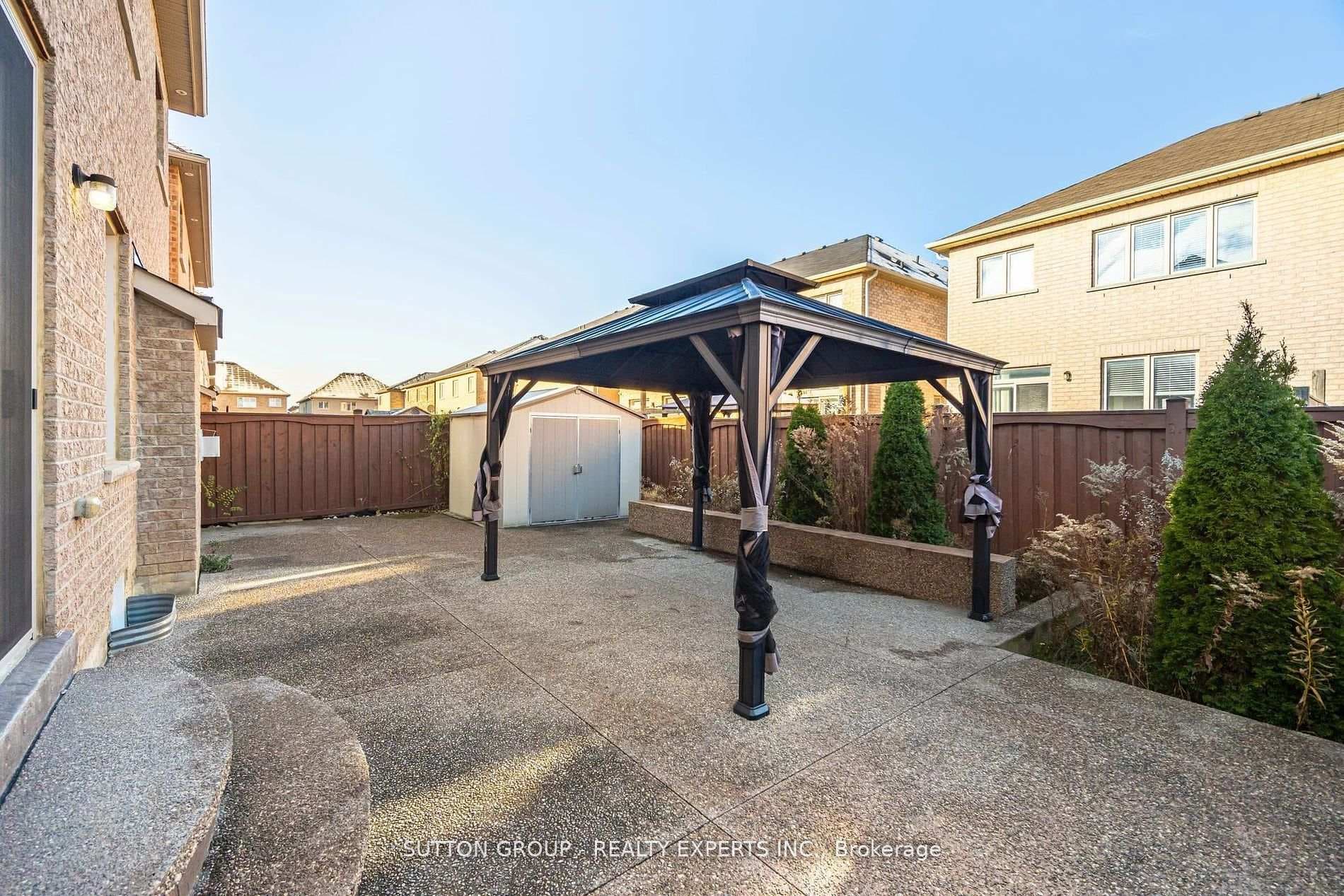 78 Vanderpool Crescent photo 39