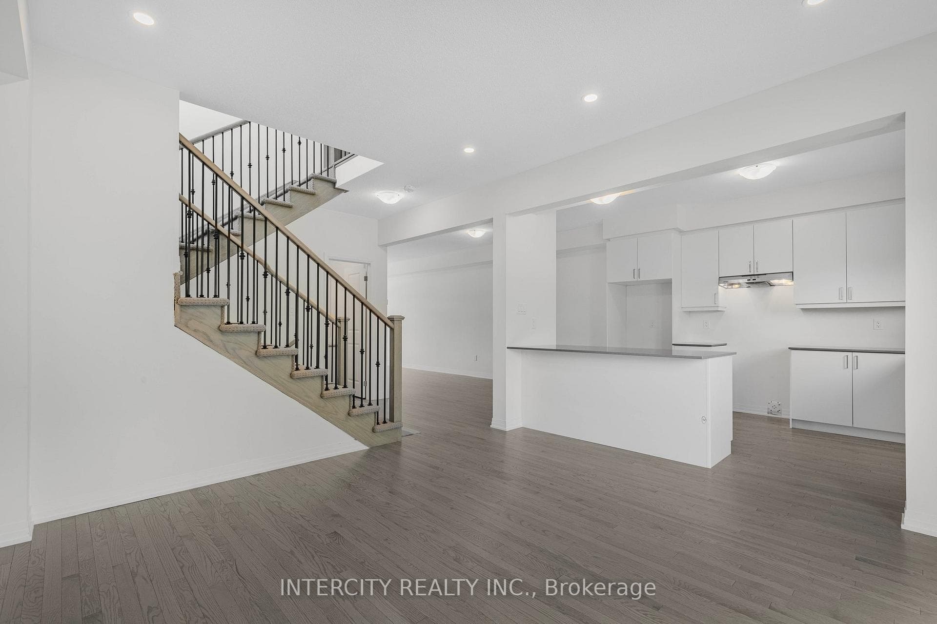 341 Quebec Street photo 14