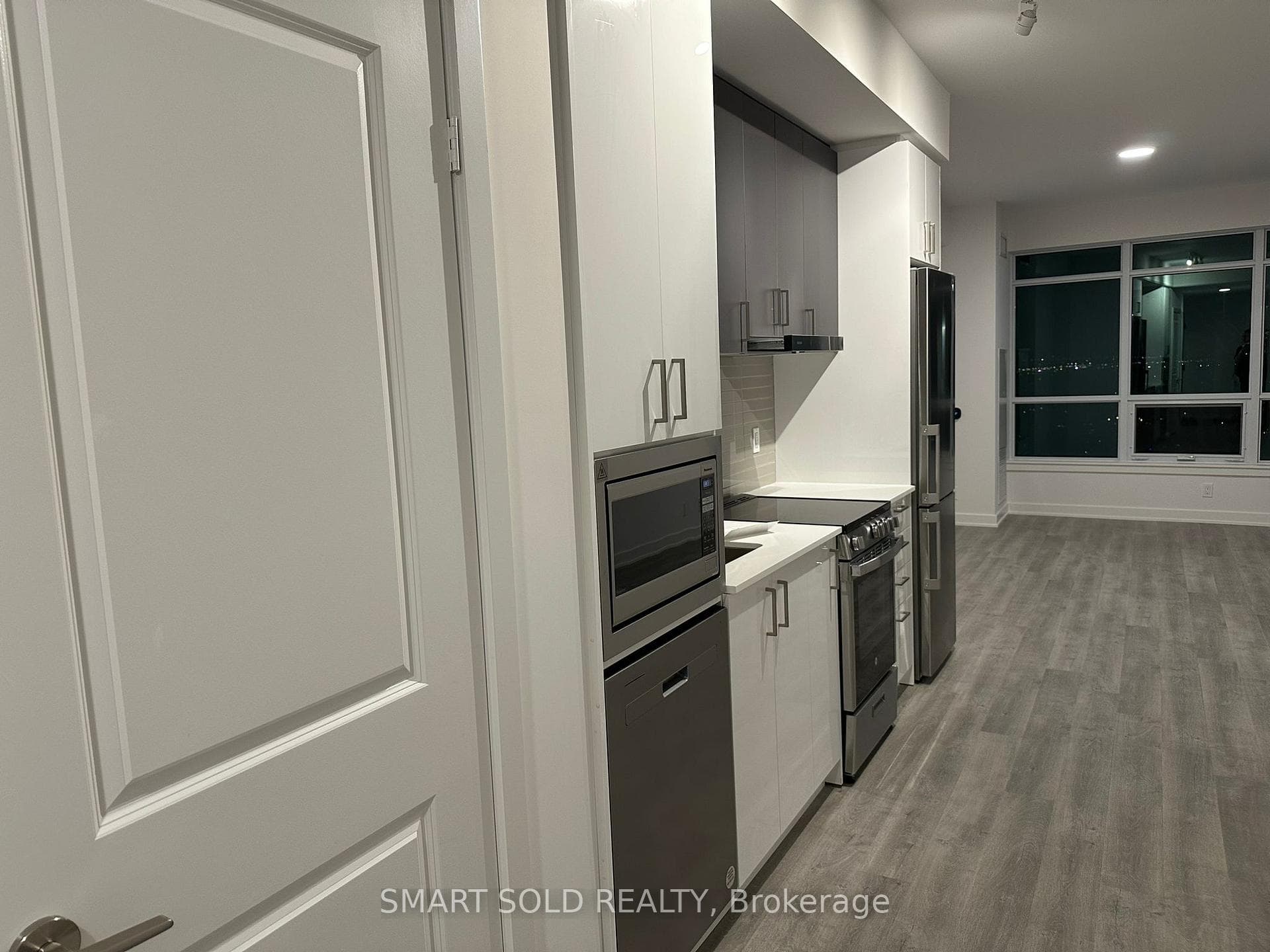 50 Upper Mall Way photo 2