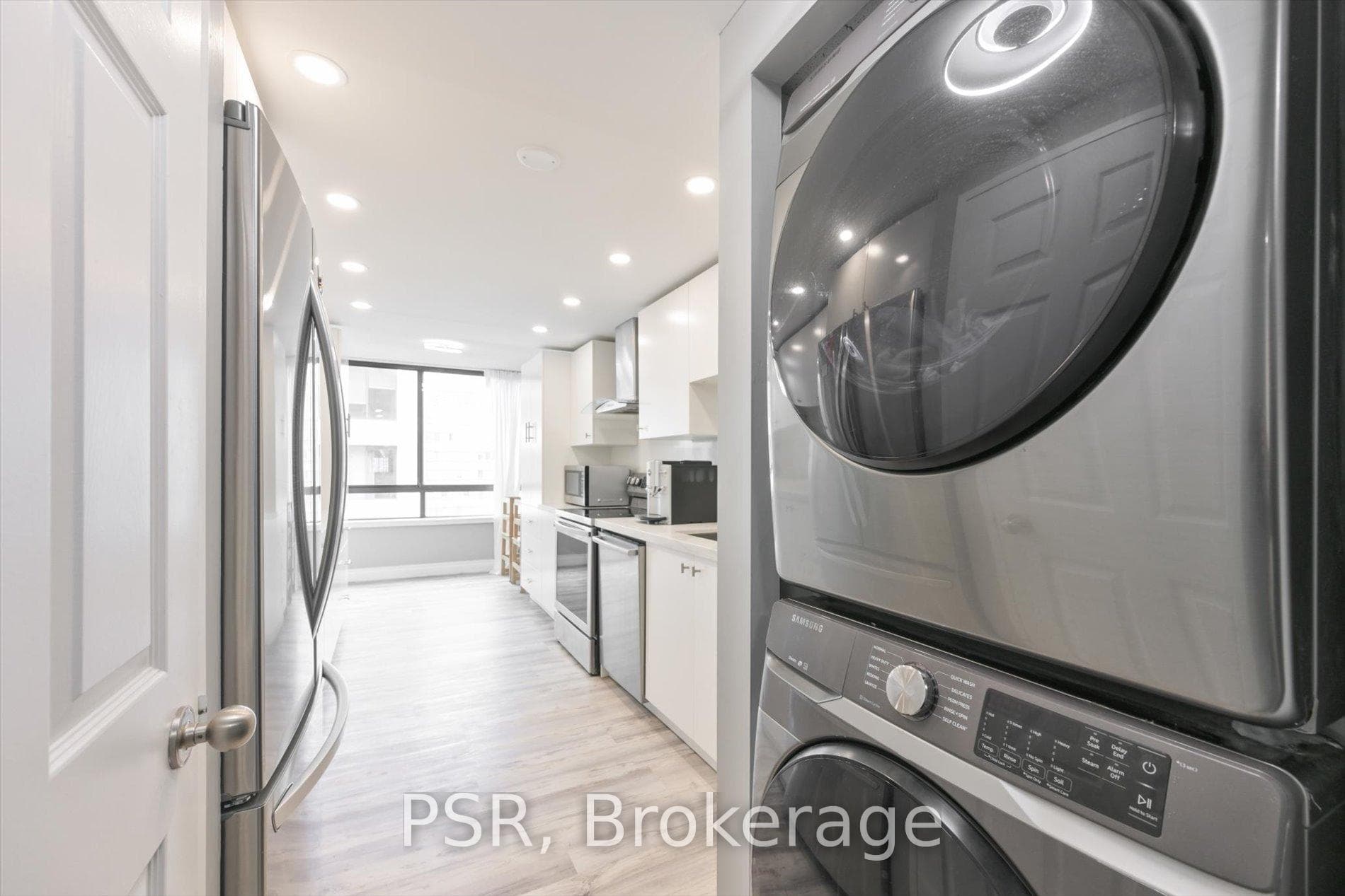 280 Simcoe Street Unit 1402 photo 13