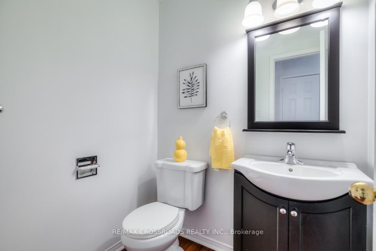 990 Stone Cottage Crescent photo 18