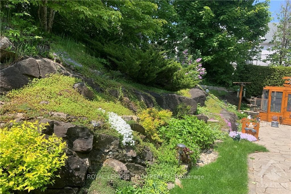 88 GOLDRIDGE Drive photo 7